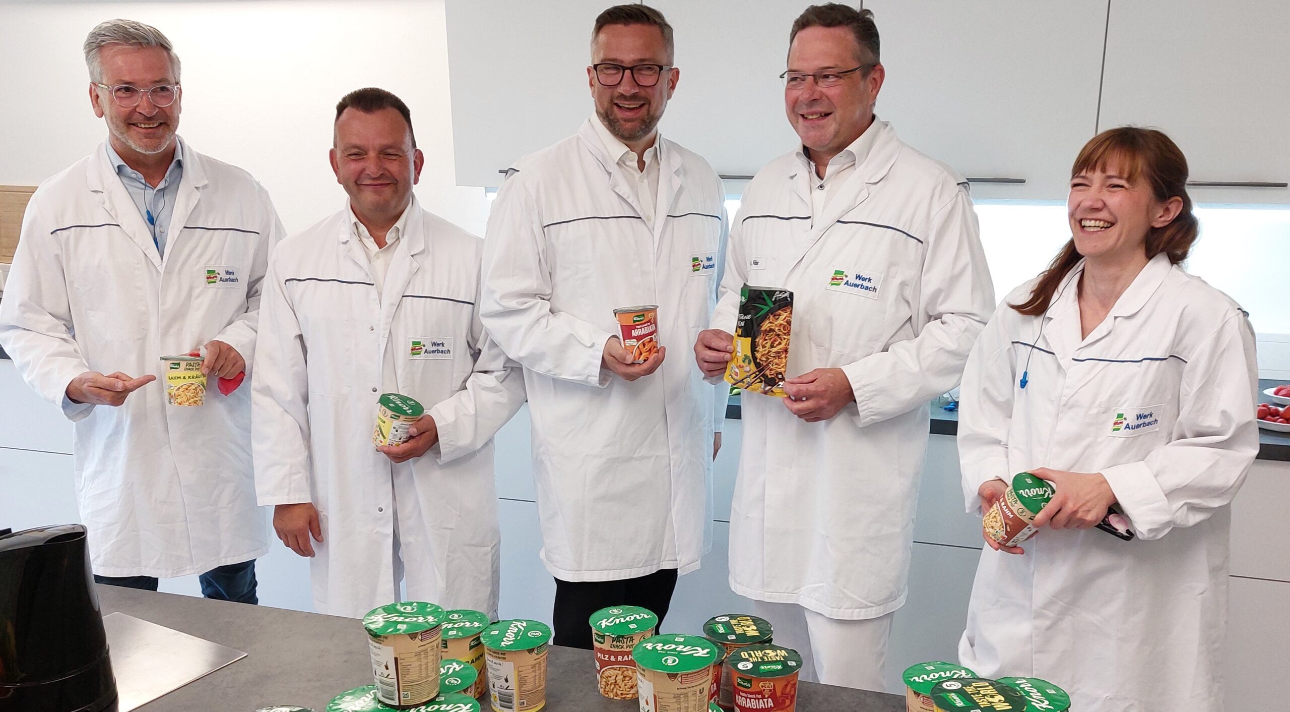 Glückliche Gesichter im Vogtland: Unilever investiert in Werk Auerbach – Minister fordert langfristige Sicherheit